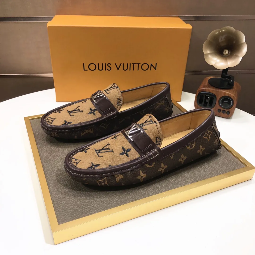 Men's men's shoes 💰420💰 [LV Doudou shoes] (water-dyed cowhide lining) new model is on the market, available on the official website. The new Doudou shoes are processed into single-color materials, and the uppers are made of imported cowhide material. The body of the shoe is fully hemmed with mark thread, and is lined with imported original cowhide leather. The elegant shoe shape is super suitable for all-matching, and the size is 38-44.